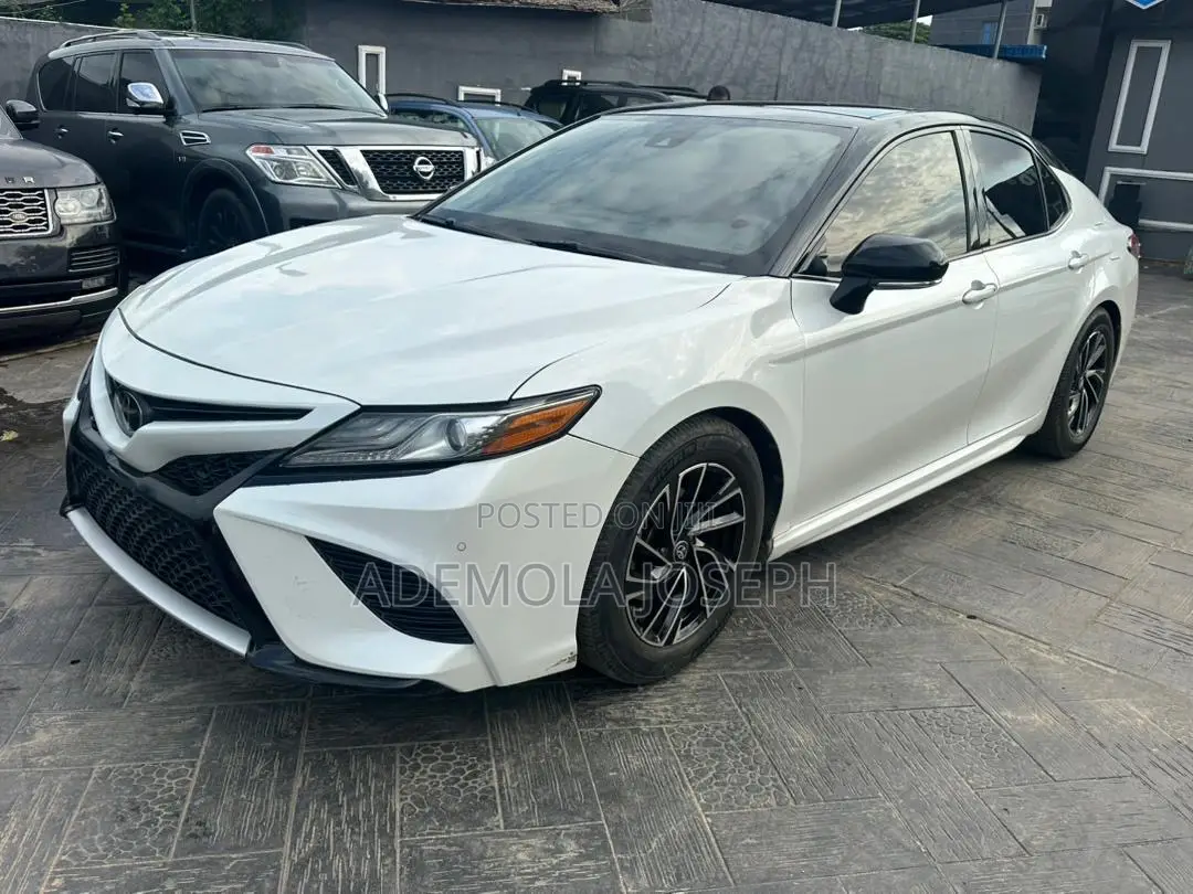 Toyota Camry 2019 White
