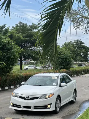 Toyota Camry SE 4dr Sedan (2.5L 4cyl 6A) 2013 White