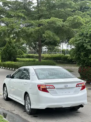 Toyota Camry SE 4dr Sedan (2.5L 4cyl 6A) 2013 White