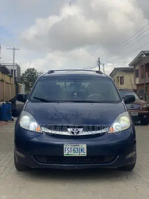 Toyota Sienna LE 2009 Blue