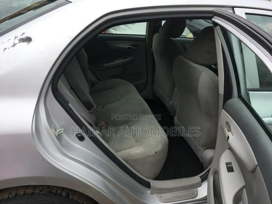 Toyota Corolla 2010 Silver