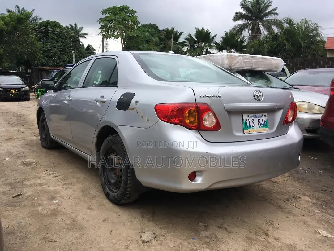 Toyota Corolla 2010 Silver