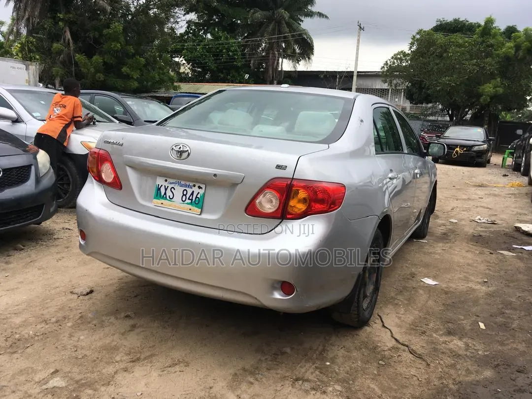 Toyota Corolla 2010 Silver