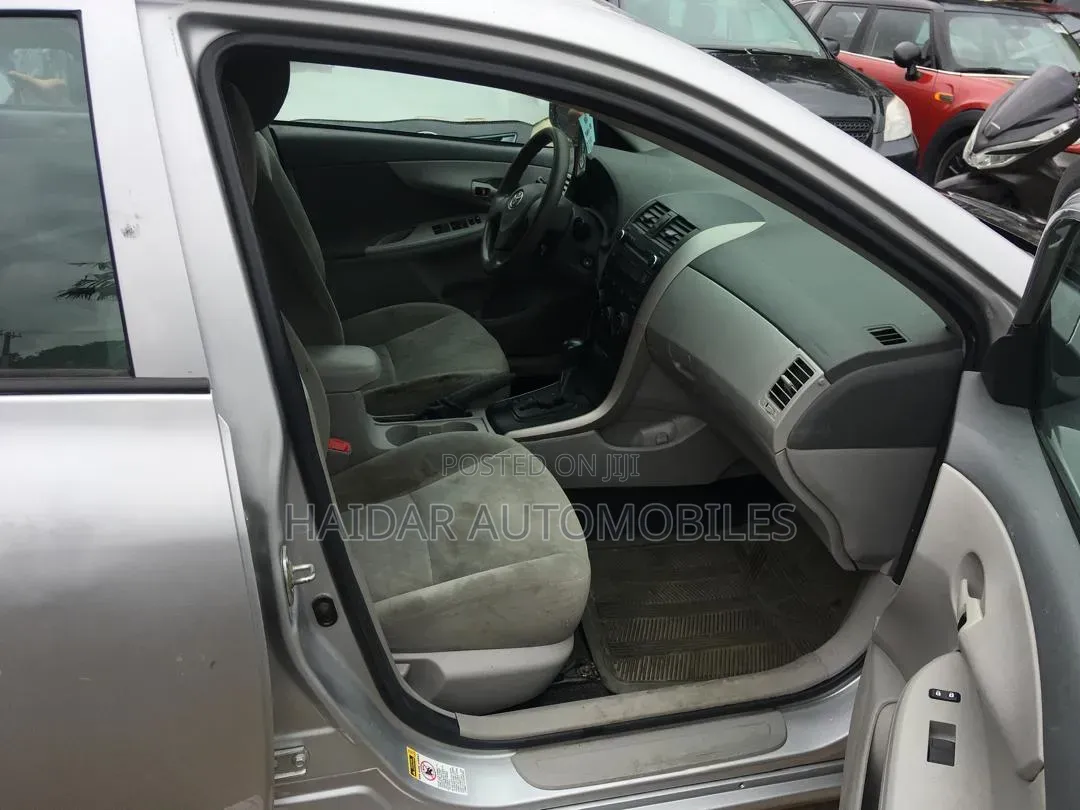 Toyota Corolla 2010 Silver