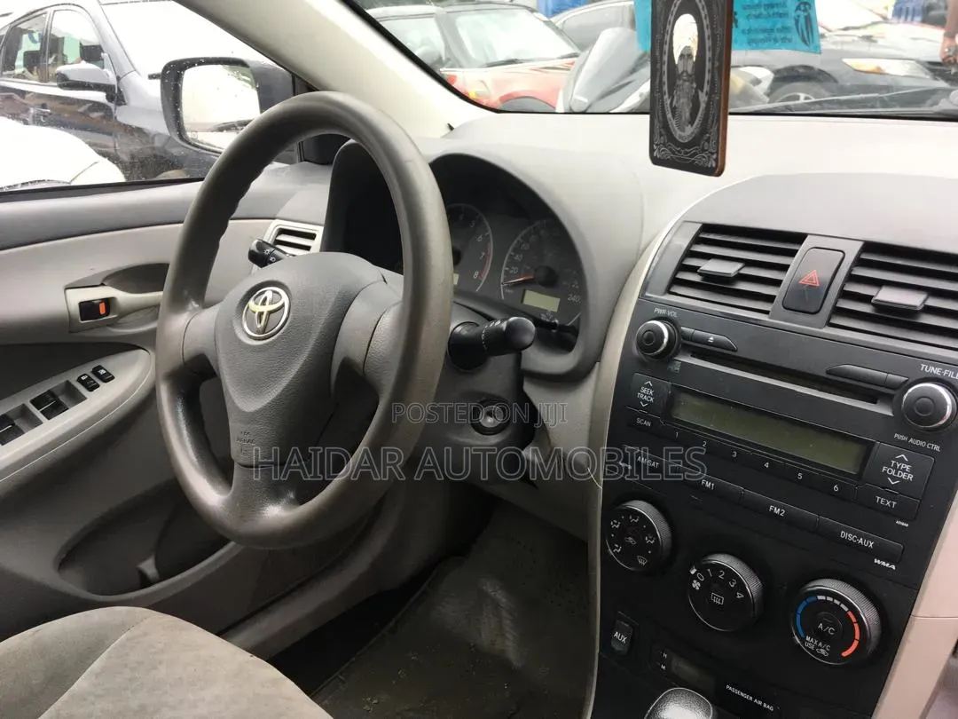 Toyota Corolla 2010 Silver