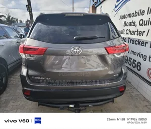 Toyota Highlander XLE 4x2 V6 (3.5L 6cyl 8A) 2018 Gray