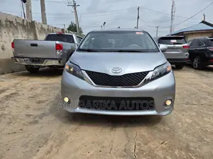 Toyota Sienna 2013 Silver