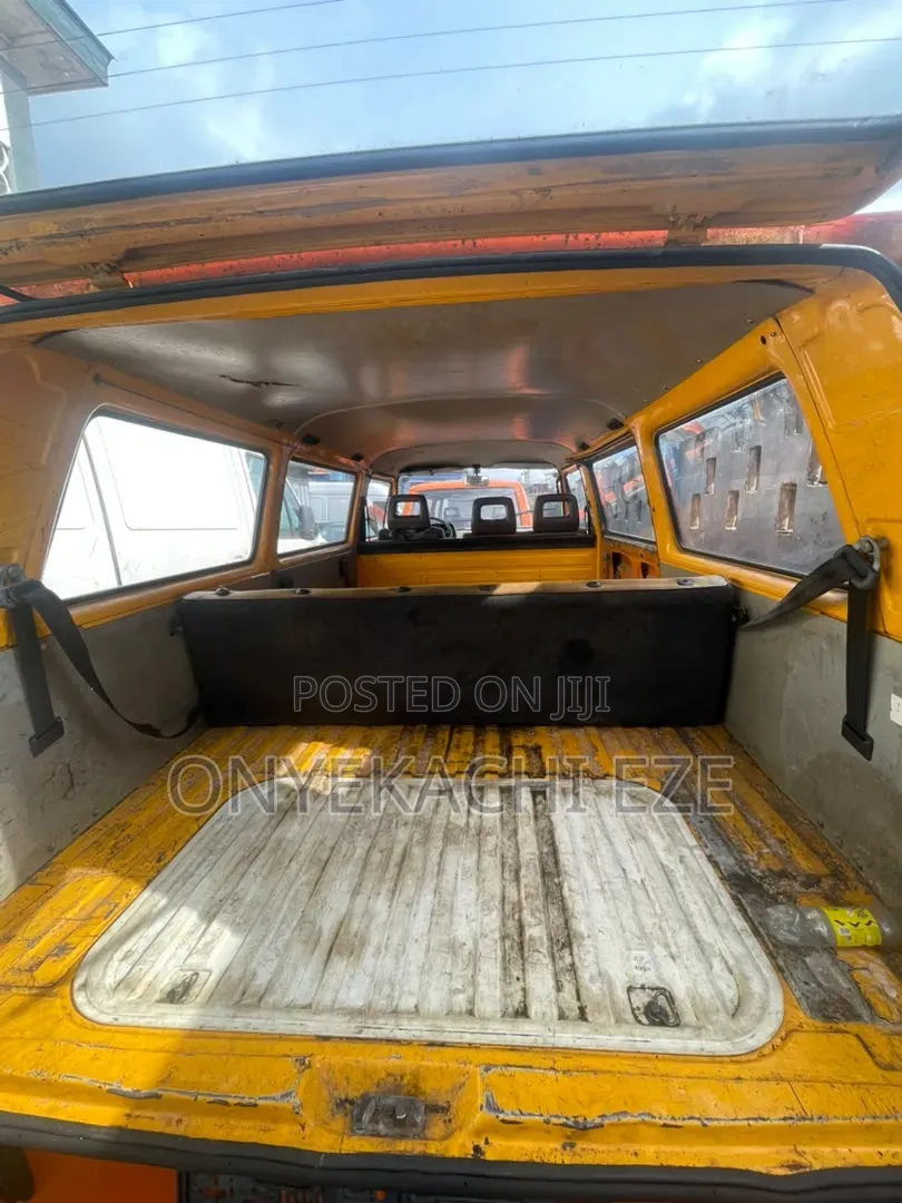 Volkswagen Transporter 2003 Orange