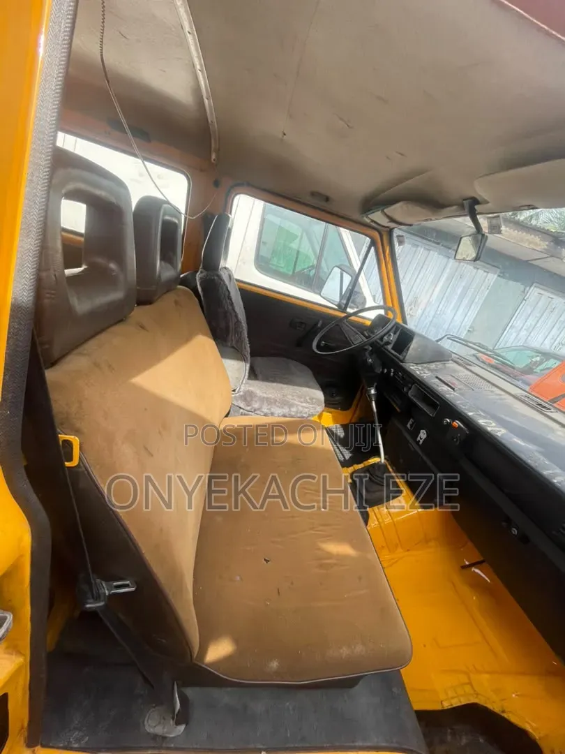 Volkswagen Transporter 2003 Orange