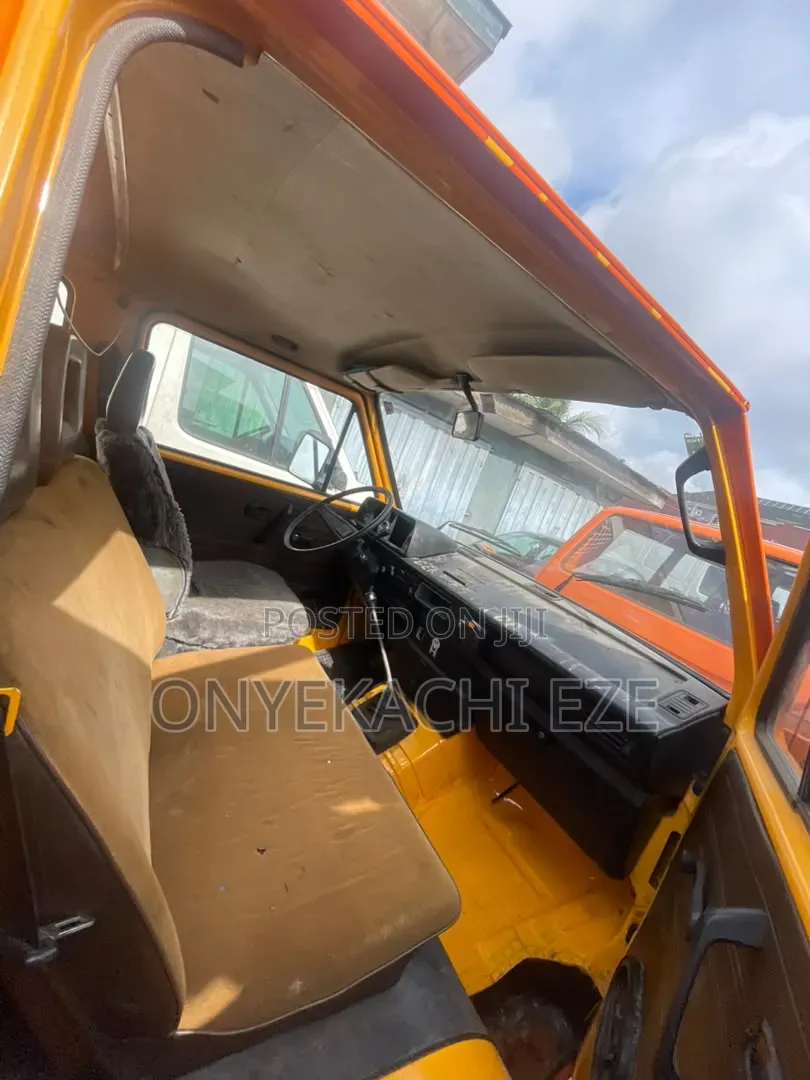Volkswagen Transporter 2003 Orange