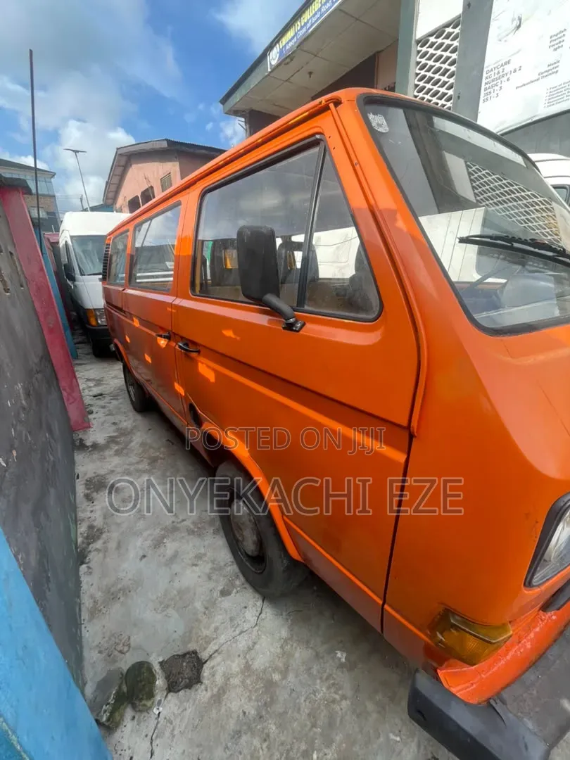 Volkswagen Transporter 2003 Orange
