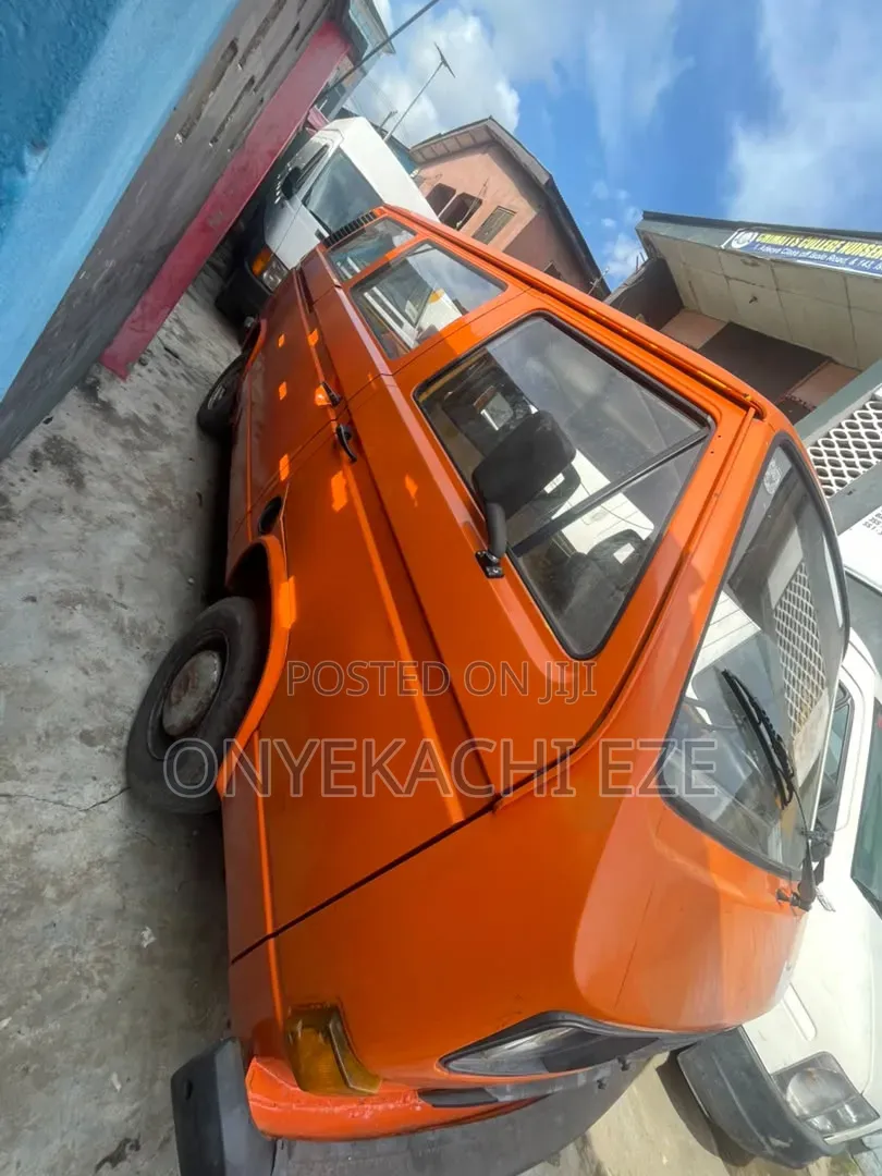 Volkswagen Transporter 2003 Orange