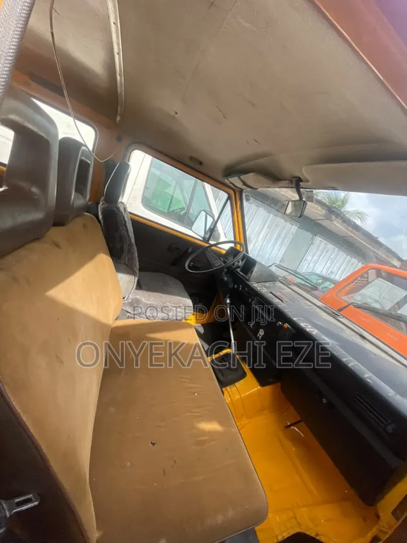 Volkswagen Transporter 2003 Orange