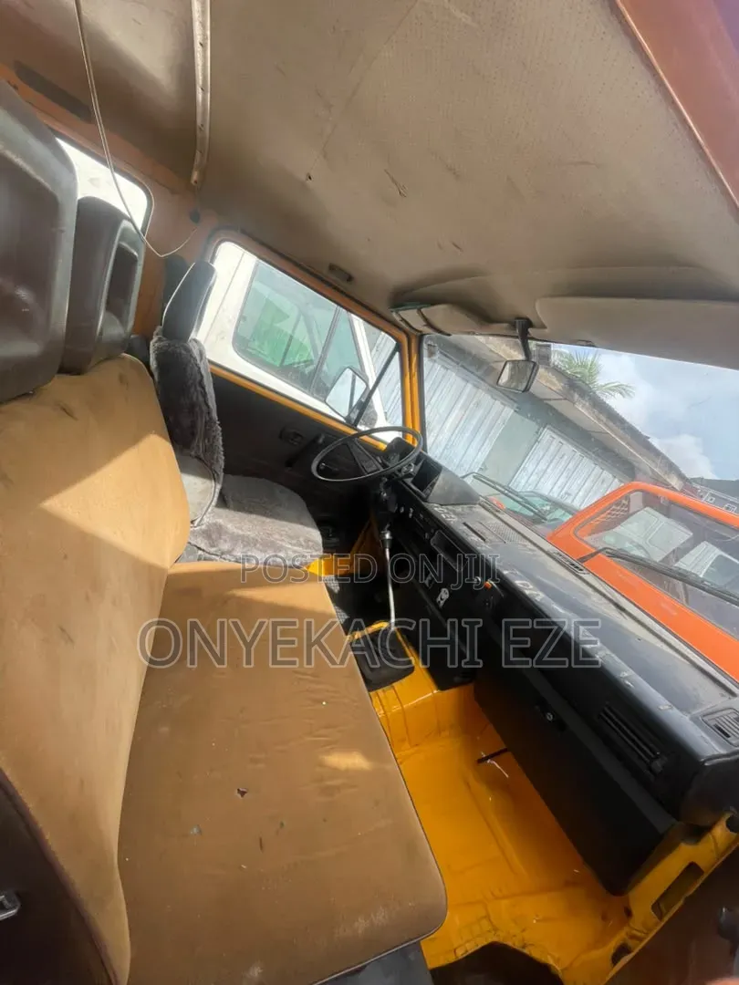 Volkswagen Transporter 2003 Orange