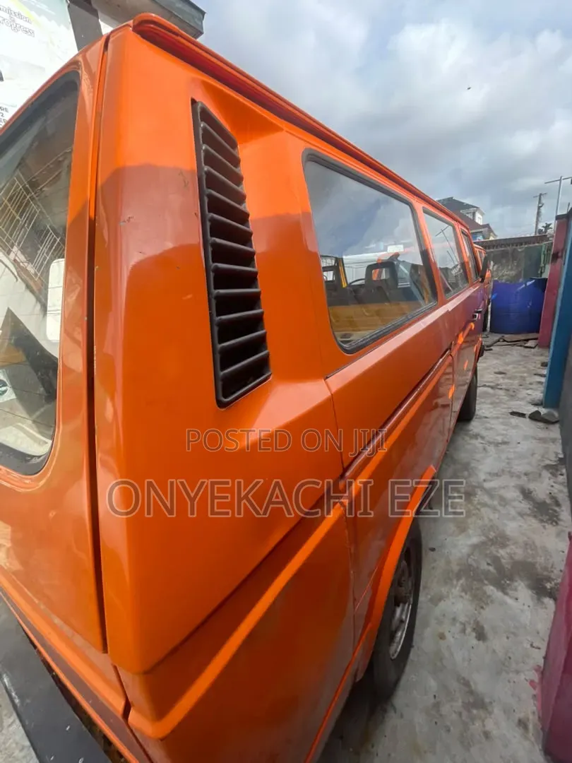 Volkswagen Transporter 2003 Orange