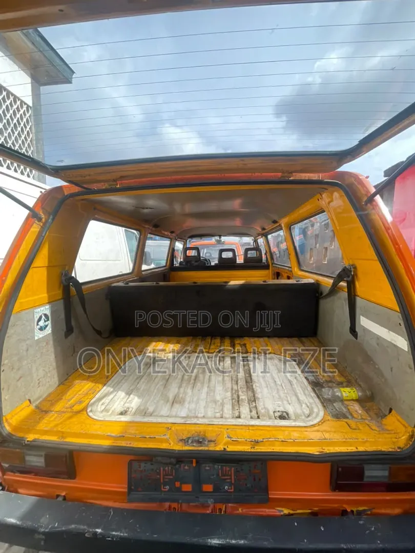 Volkswagen Transporter 2003 Orange