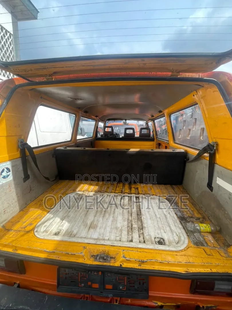 Volkswagen Transporter 2003 Orange