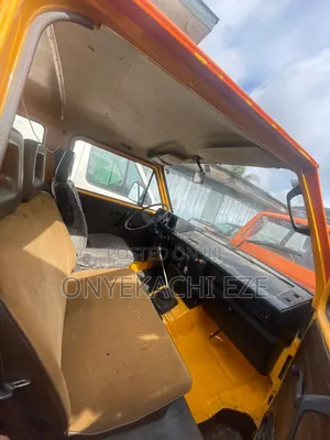 Volkswagen Transporter 2003 Orange
