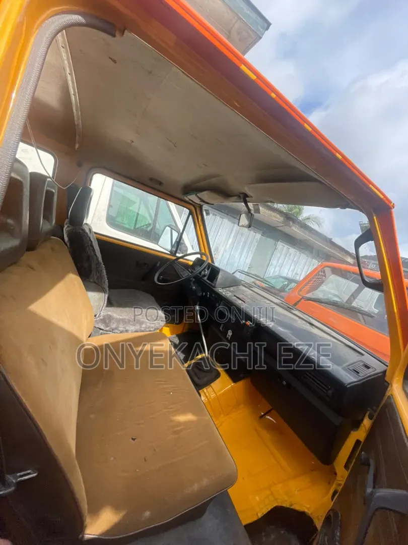 Volkswagen Transporter 2003 Orange