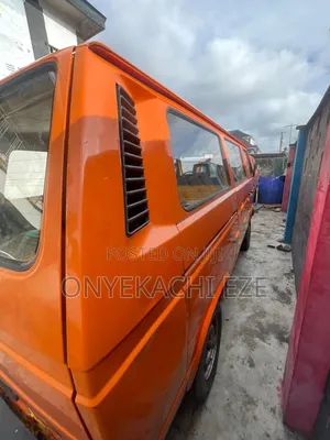 Volkswagen Transporter 2003 Orange