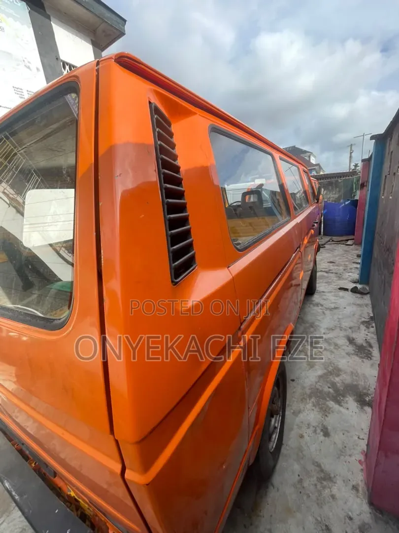 Volkswagen Transporter 2003 Orange