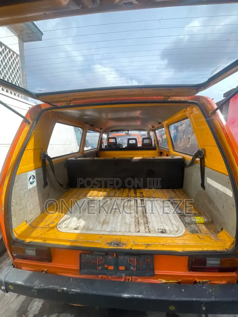 Volkswagen Transporter 2003 Orange