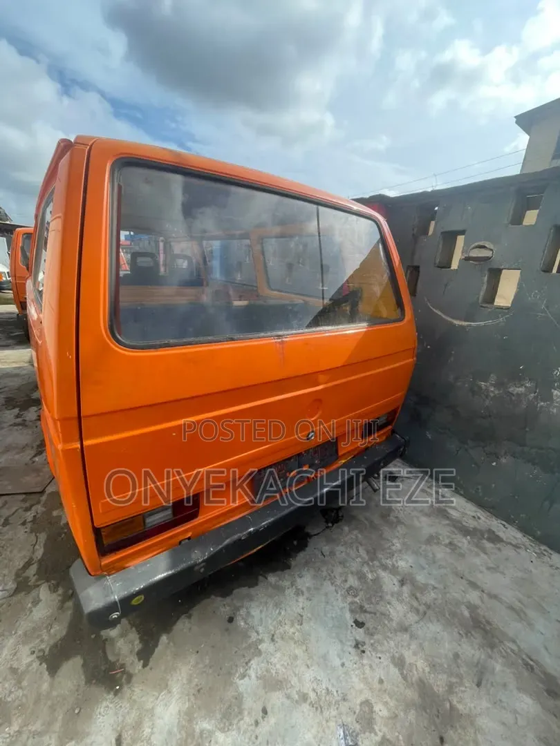 Volkswagen Transporter 2003 Orange
