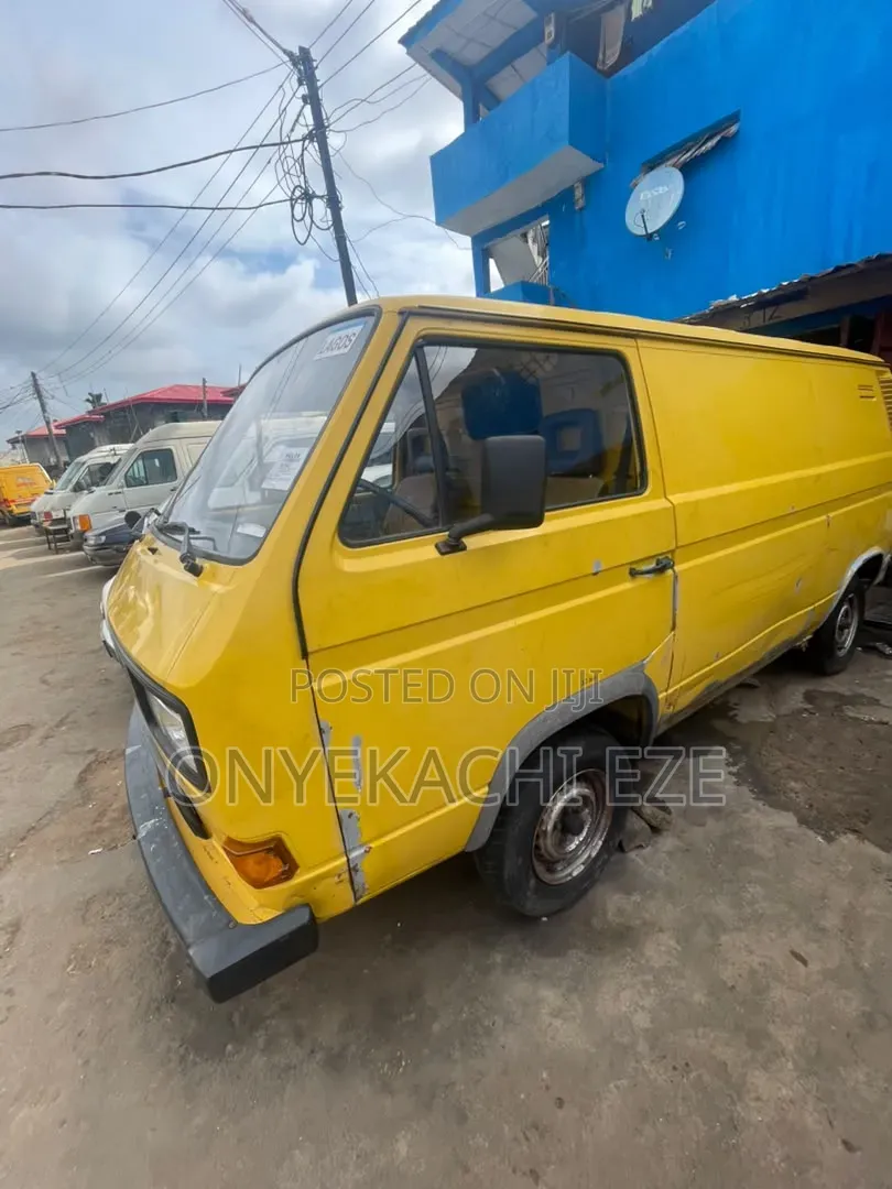 Volkswagen Transporter 2003 Yellow
