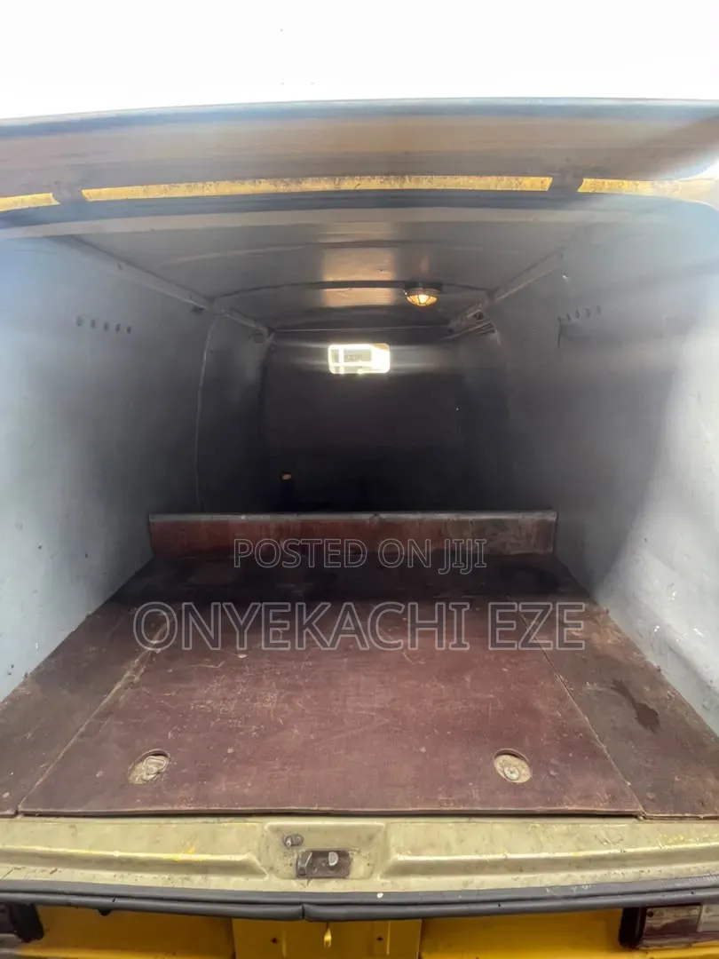 Volkswagen Transporter 2003 Yellow