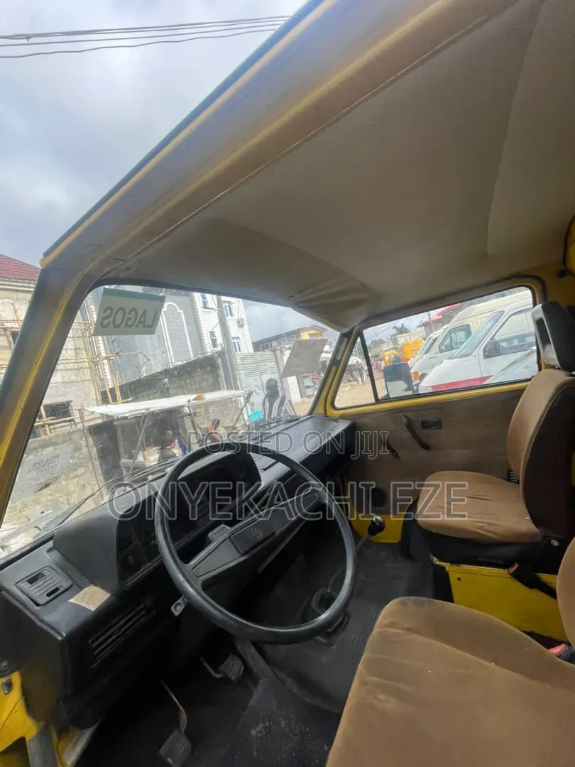 Volkswagen Transporter 2003 Yellow