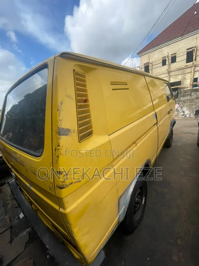 Volkswagen Transporter 2003 Yellow