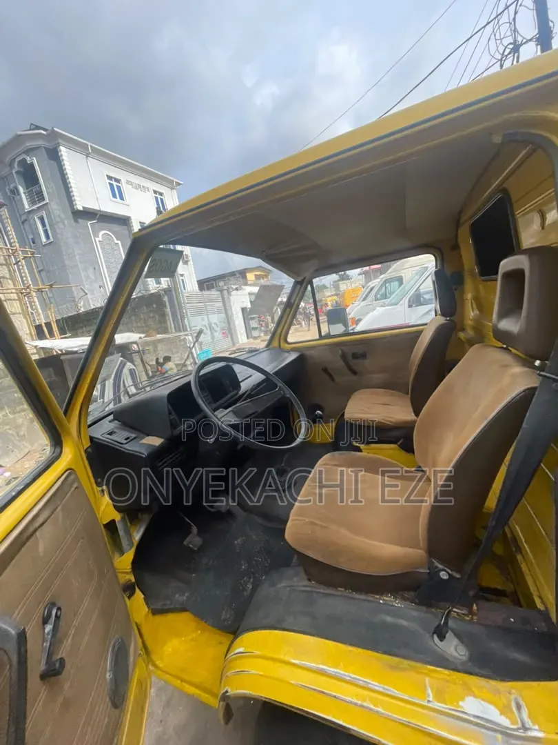 Volkswagen Transporter 2003 Yellow