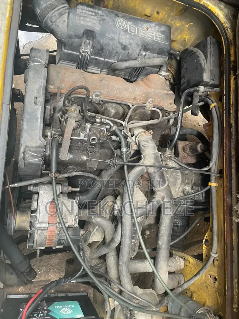 Volkswagen Transporter 2003 Yellow