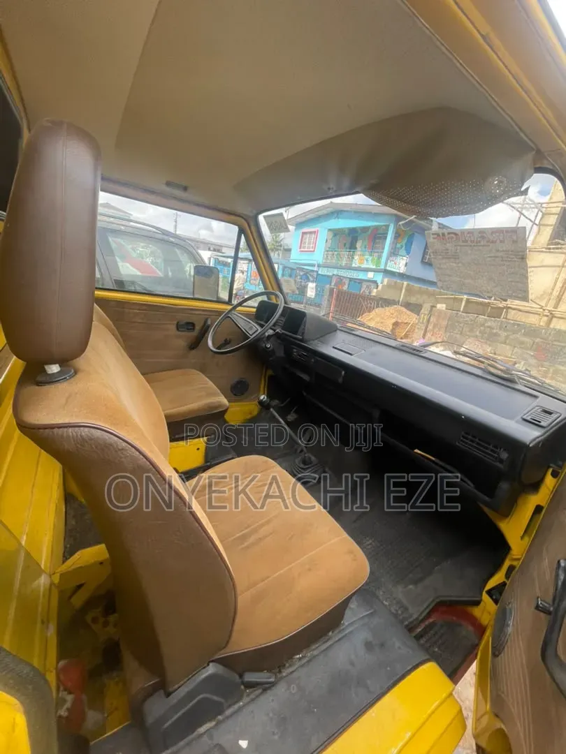 Volkswagen Transporter 2003 Orange