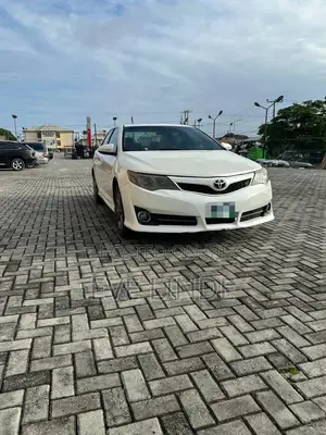 Toyota Camry SE 4dr Sedan (2.5L 4cyl 6A) 2013 White
