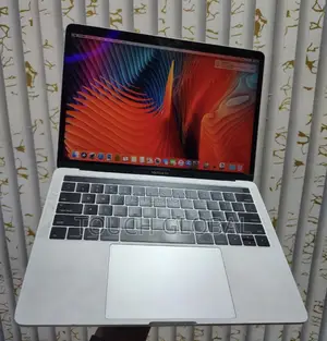 Laptop Apple MacBook Pro 2017 8GB Intel Core i5 SSD 256GB