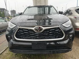 Toyota Highlander XLE 2022 Black