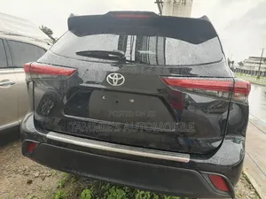 Toyota Highlander XLE 2022 Black