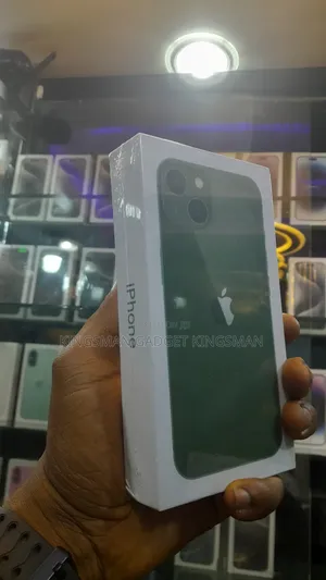 New Apple iPhone 13 128 GB Green