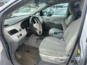 Toyota Sienna 2011 Silver