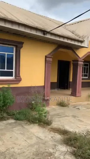 3bdrm Bungalow in Mowe, Obafemi-Owode for sale
