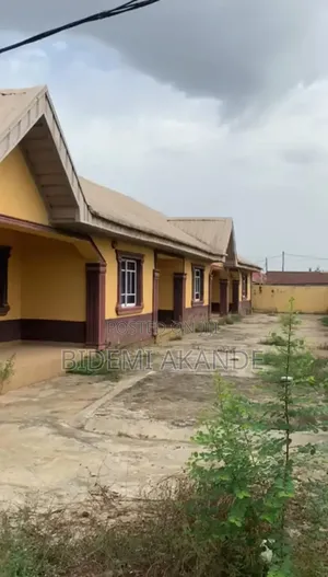 3bdrm Bungalow in Mowe, Obafemi-Owode for sale