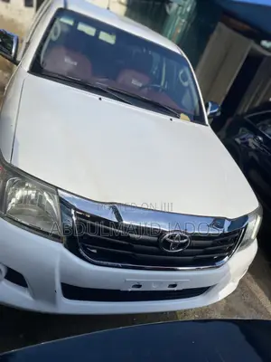 Toyota Hilux 2012 White