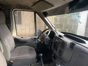 Ford Transit 2005 Yellow