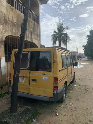 Ford Transit 2005 Yellow