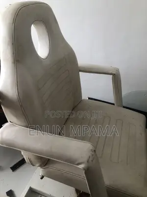 Used Hydraulic Salon Styling Chair (White)