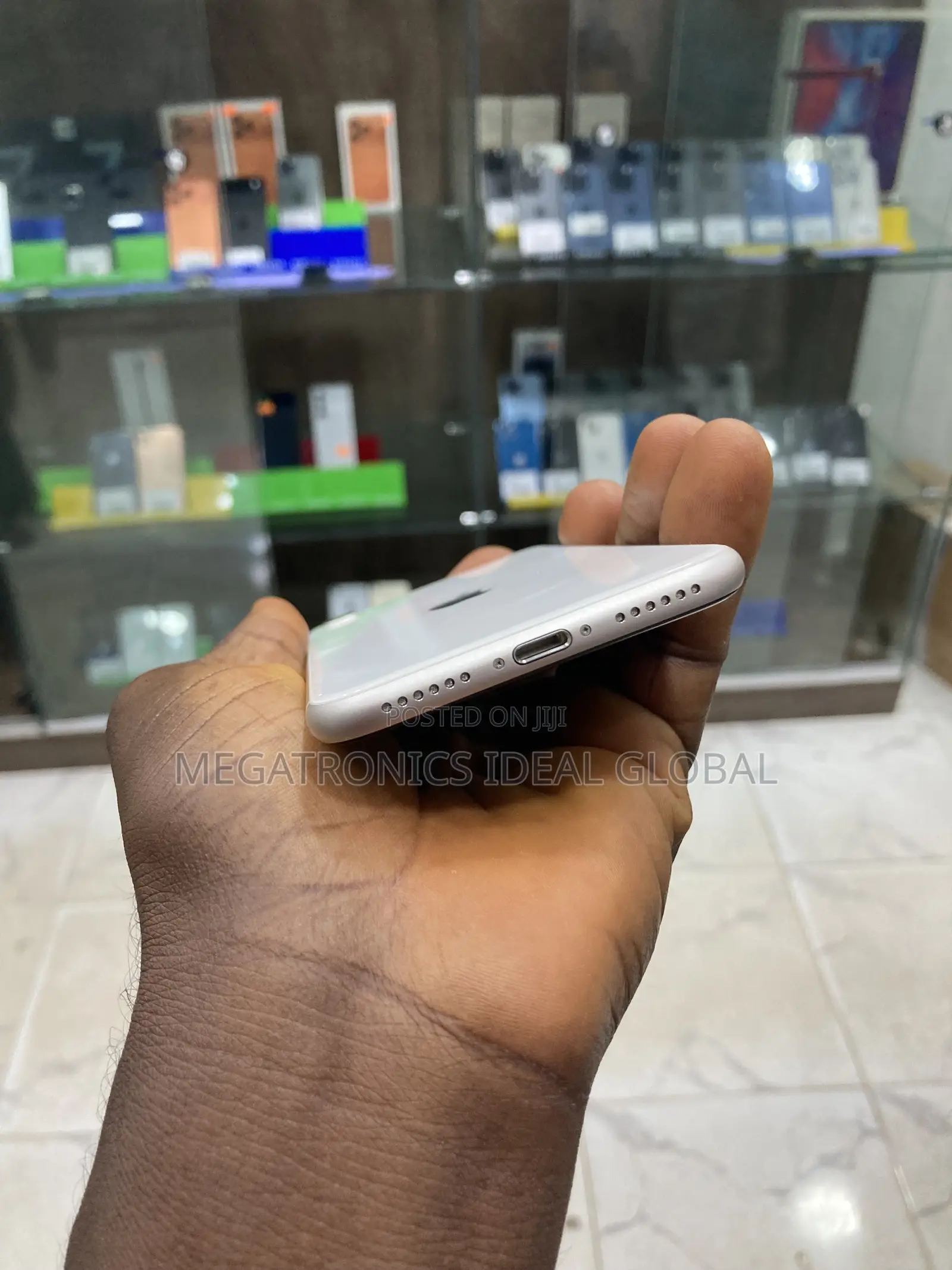 Apple iPhone SE (2022) 64 GB White