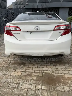 Toyota Camry SE Sport 4dr Sedan (2.5L 4cyl 6A) 2014 White