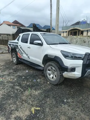 Toyota Hilux 2022 White