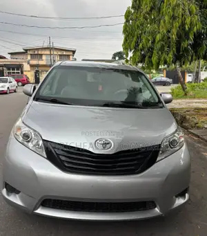 Toyota Sienna LE 8 Passenger 2012 Silver